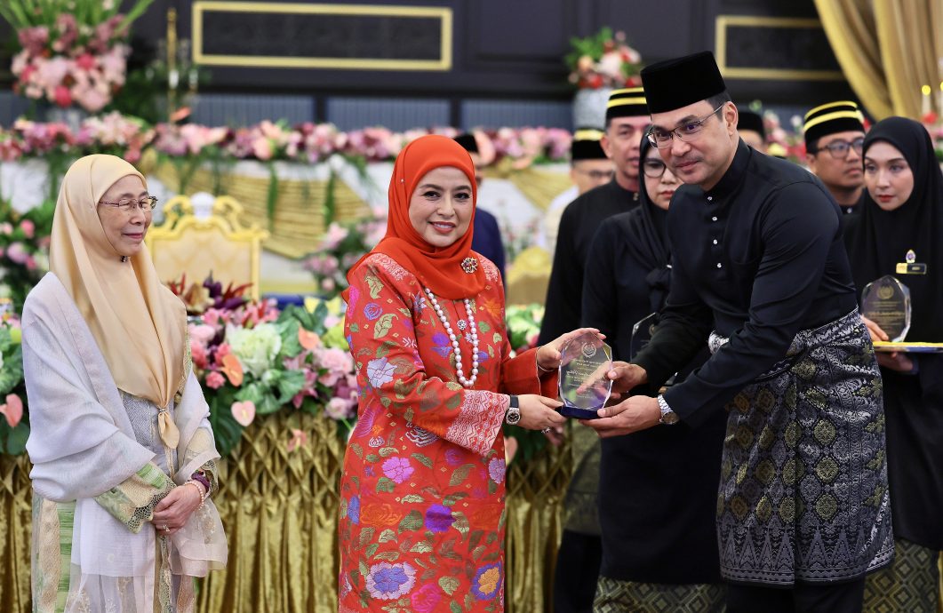 国家元首后拉惹查丽苏菲雅与国内艺术工作者及创作者共进下午茶