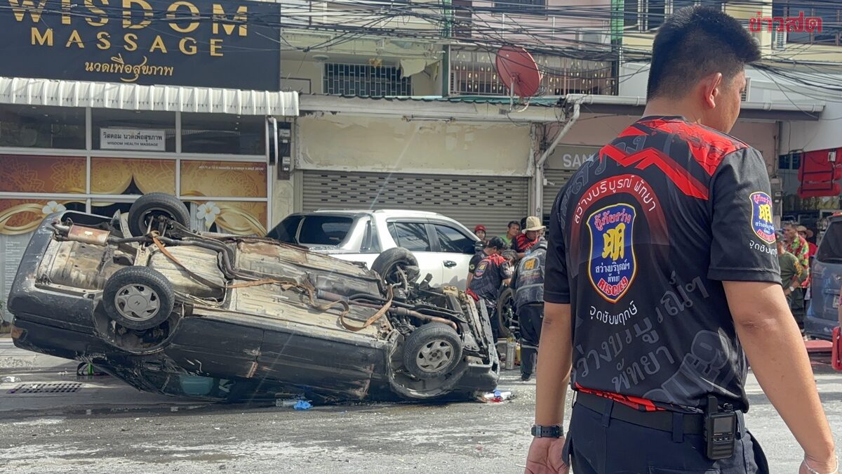 外国游客疑醉驾 开车冲撞泼水节人群致8伤