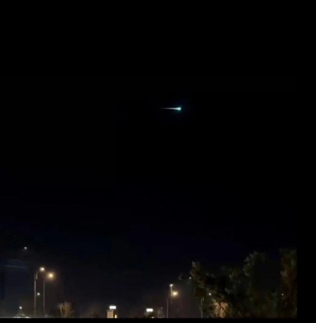 夜空惊现蓝绿色“火球”!上海江苏多地民众直击 专家称并不常见