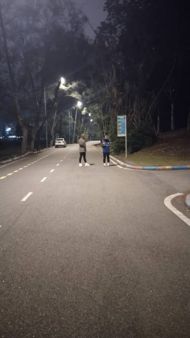 女子夜跑险被拖入草丛