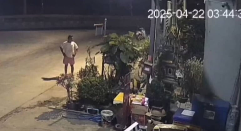 女子被偷到没内裤穿 用妈妈内裤设局抓小偷！
