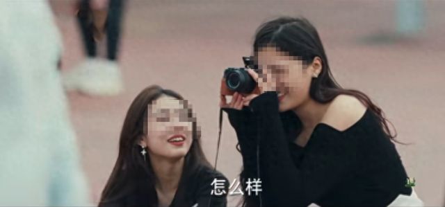 女生发现自己出现在热播剧中有2秒镜头还配了字幕