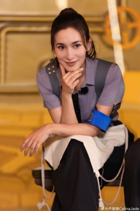 妈妈过世遗容被化妆师草率对待 卢靖姗任遗体化妆师哄爸爸开心