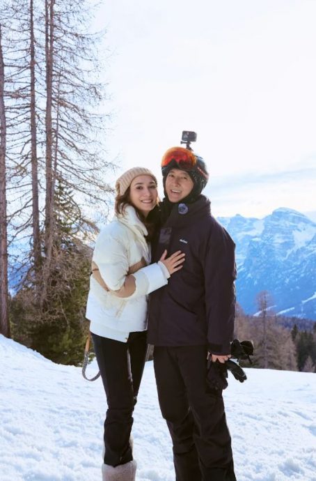 妈妈过世遗容被化妆师草率对待 卢靖姗任遗体化妆师哄爸爸开心