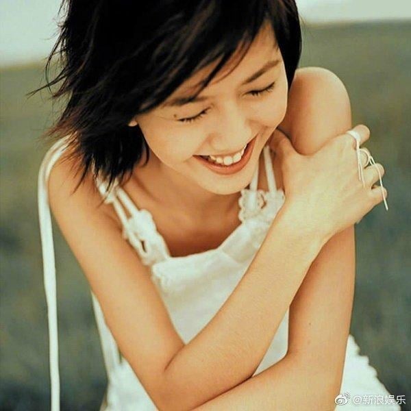 孙燕姿下巴手臂赘肉明显 网民惊呼:吓到了