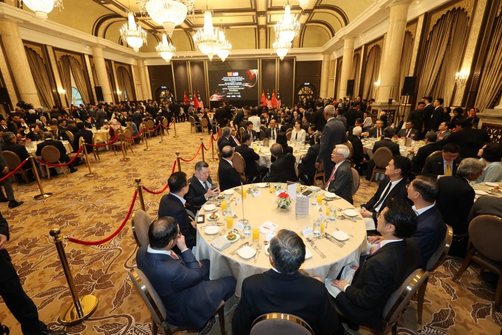 安华宴请习近平/习近平:中马将与同地区国家一致抵御地缘政治 保护亚洲家园