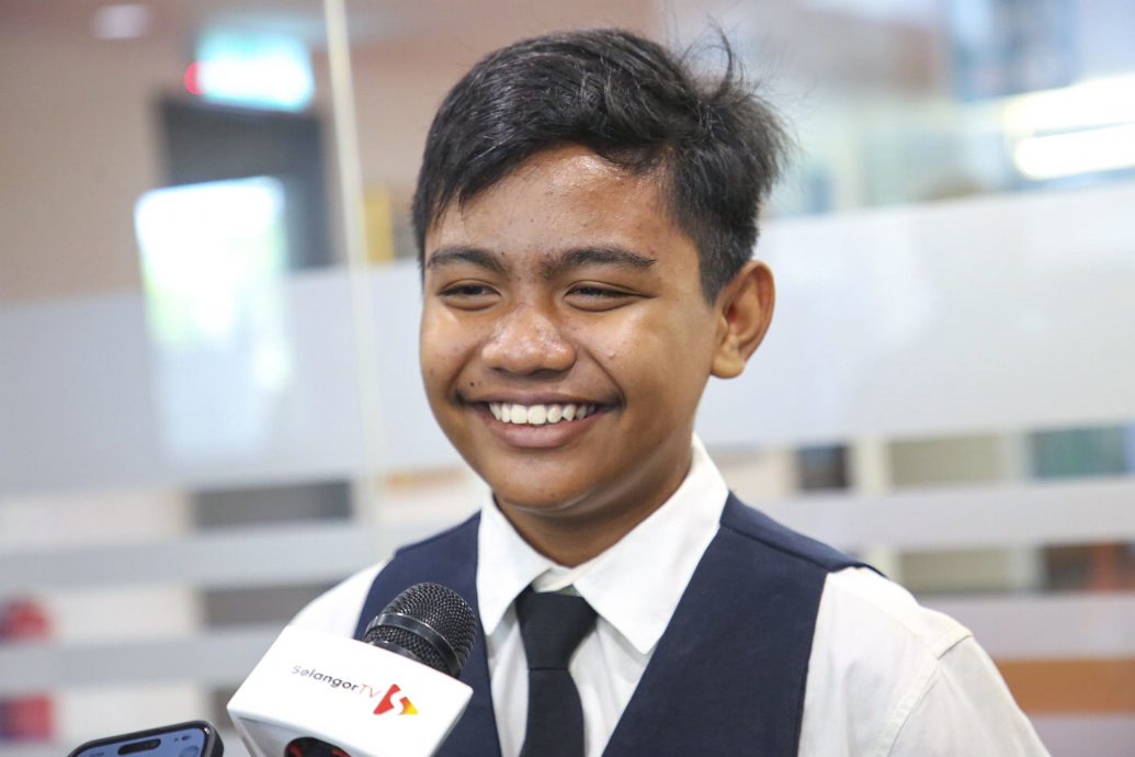 已上网∕暖势力/13岁少年一年借1378本书 成雪州最勤“书虫” 