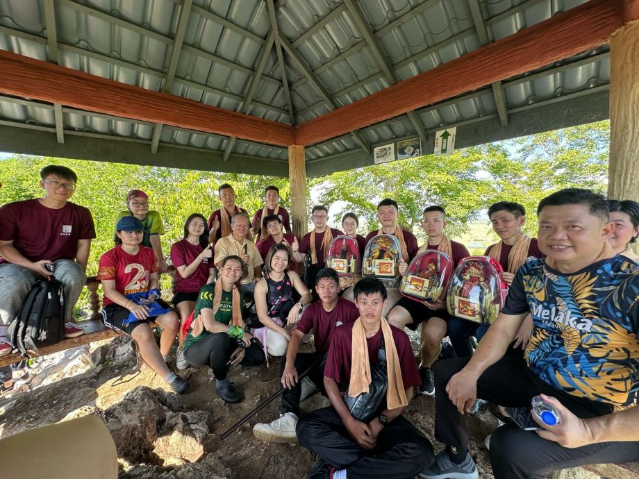 已审（大北马）吉打天后宫首办“妈祖巡山”活动，吸引约50人与4尊神明一同登上吉北象屿山。