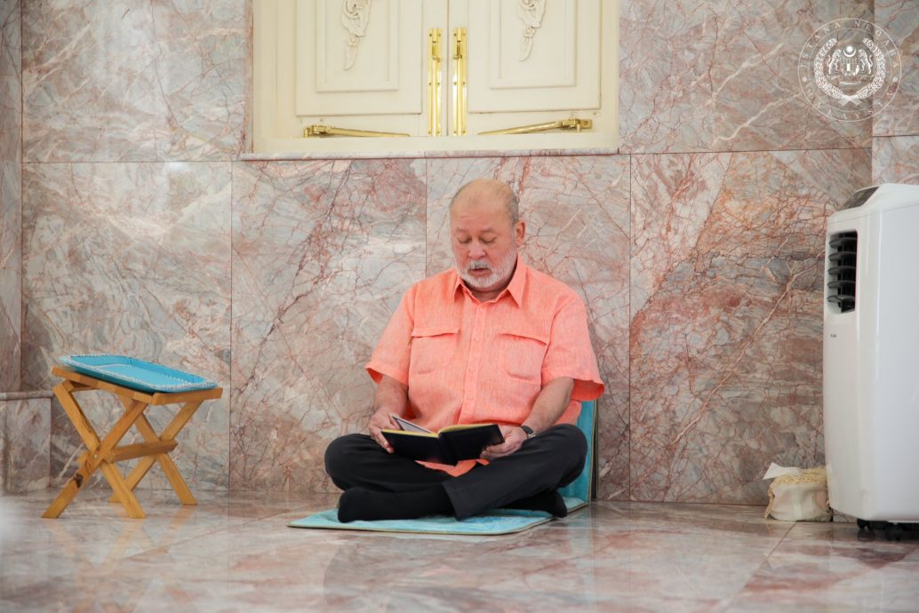 已签发 全国:国家元首苏丹依布拉欣陛下到王家陵墓凭吊