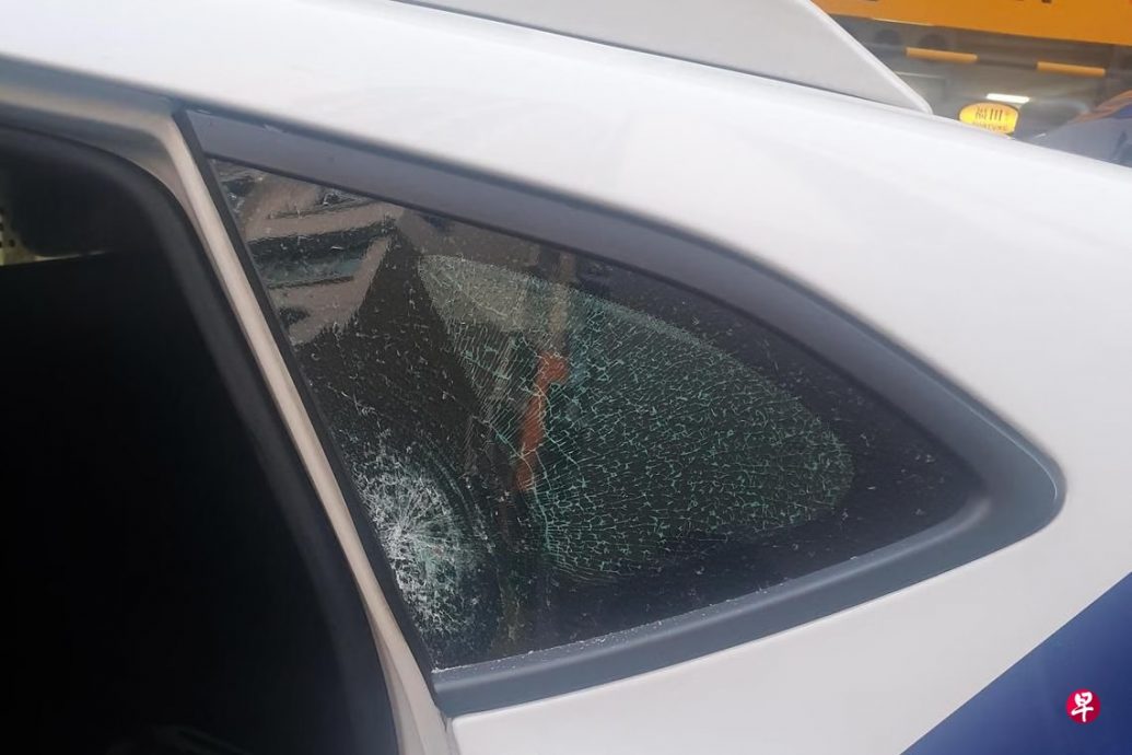 *已签发*柔:狮城二三事:酒后用头猛撞警车车窗 男子涉破坏公物被捕