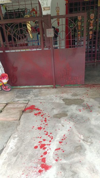 **已签发**柔:第二版头:视频〡欠赌债竟挑战阿窿烧家 为母愤怒与儿撇清关系