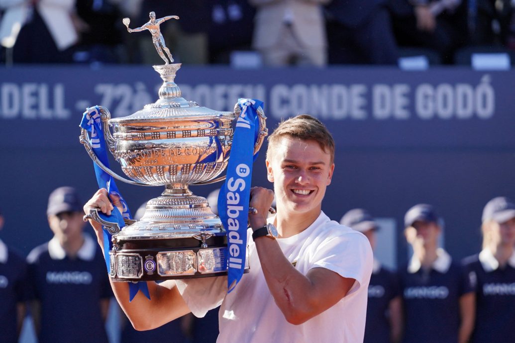 巴塞罗那网球赛|终结阿卡红土9连胜  鲁内首夺500赛冠军