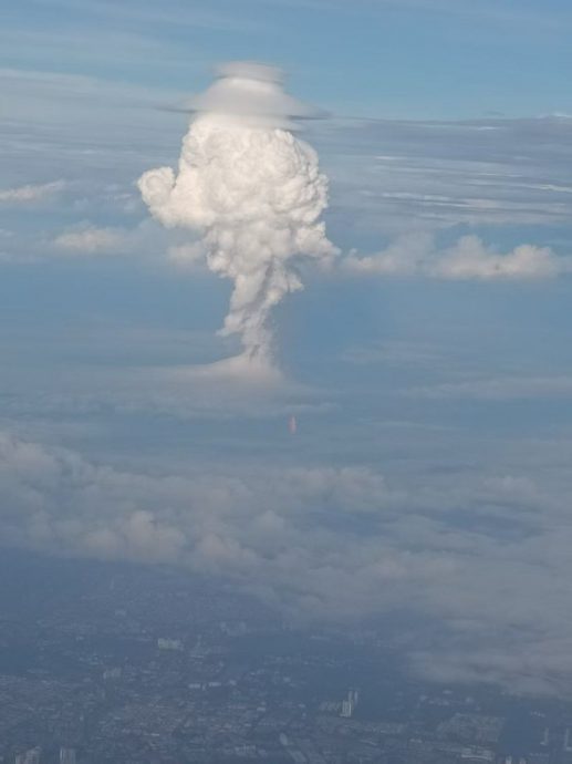 布特拉高原天然气管泄漏燃烧|视频|受猛烈火势影响? 飞机乘客万米高空惊见“蘑菇云”