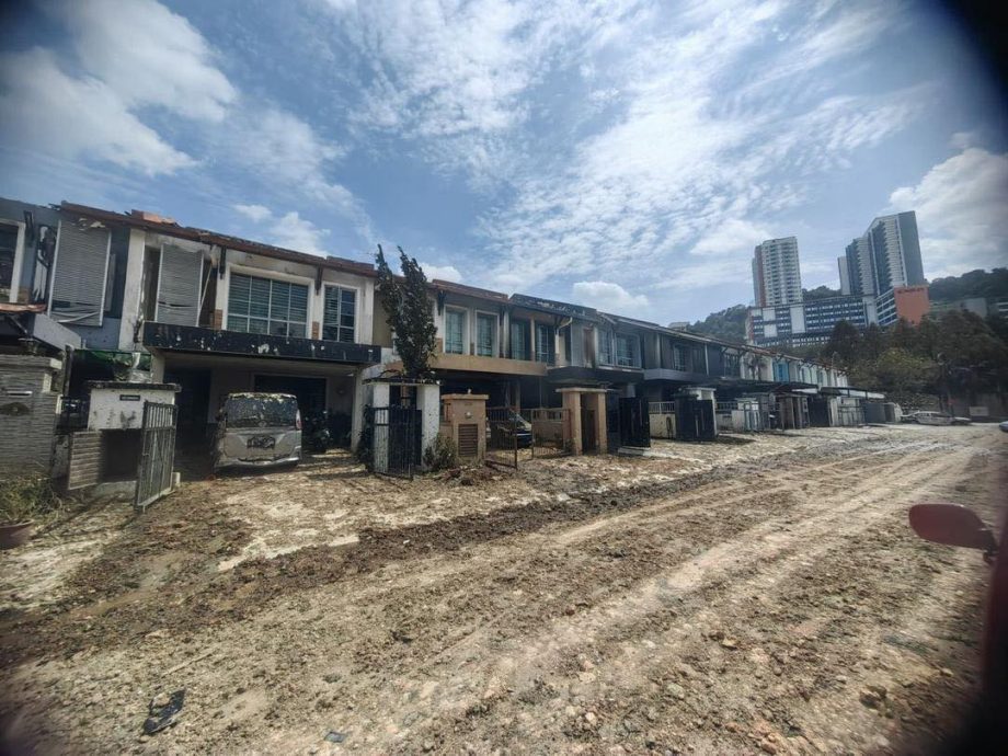 布特拉高原气爆|家园满目疮痍 灾民无助问:“接下来我们可以怎么做?”