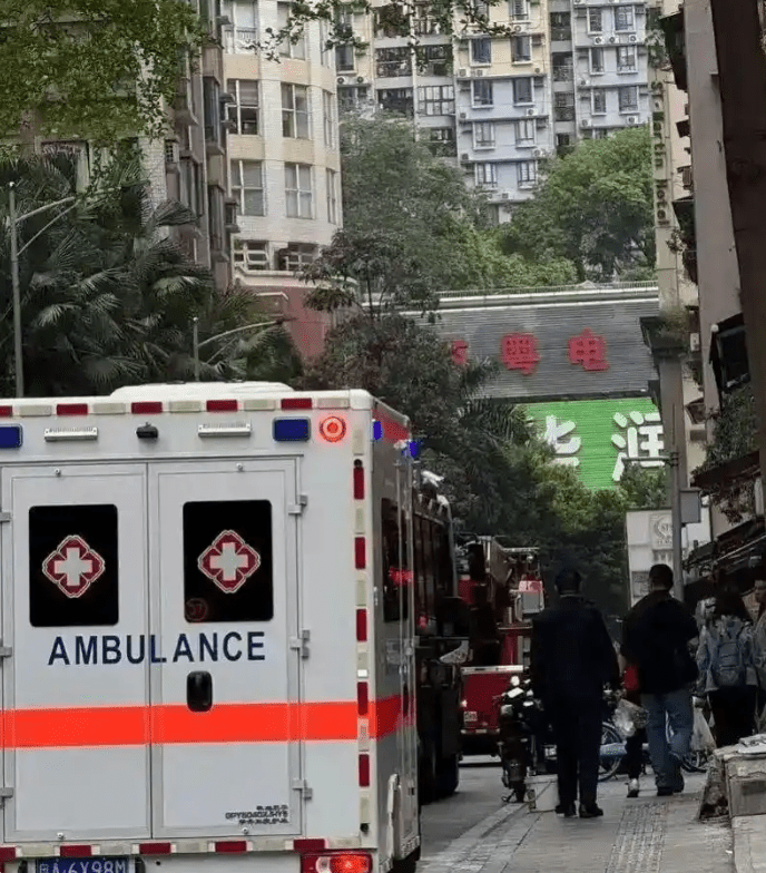 广州15岁少年做实验炸烂住家眼腹重创 住户:整栋楼震动