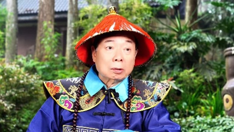 廖峻儿控“父亲手机被拿走”怒报警 经纪人反呛：放错重点