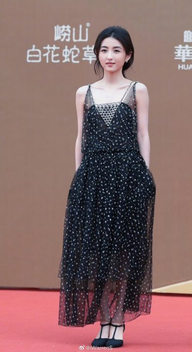 情变传言后首亮相 关晓彤被批瞬间老10岁