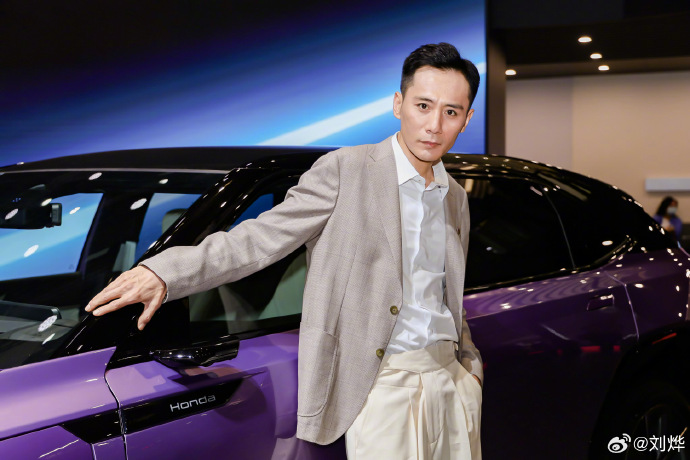 憔悴暴瘦亮相车展惹网忧 刘烨气炸回应没生病