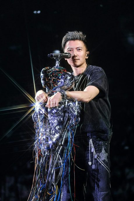 成功向谢霆锋邀歌 李幸倪新作难唱度录3天