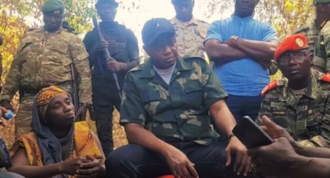 抗议破坏环境 几内亚比绍妇女纵火烧中资矿场