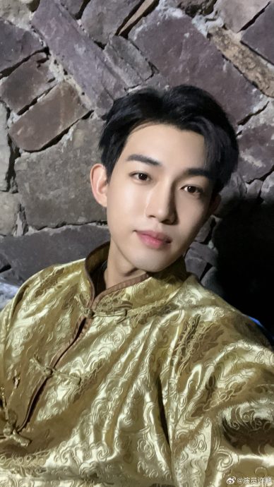 拒绝向演艺圈“恶势力”妥协 29岁男星引退摆地摊