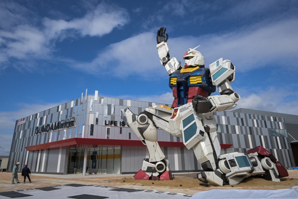 拼盘 世博招牌巨型钢弹  向太空和未来伸手