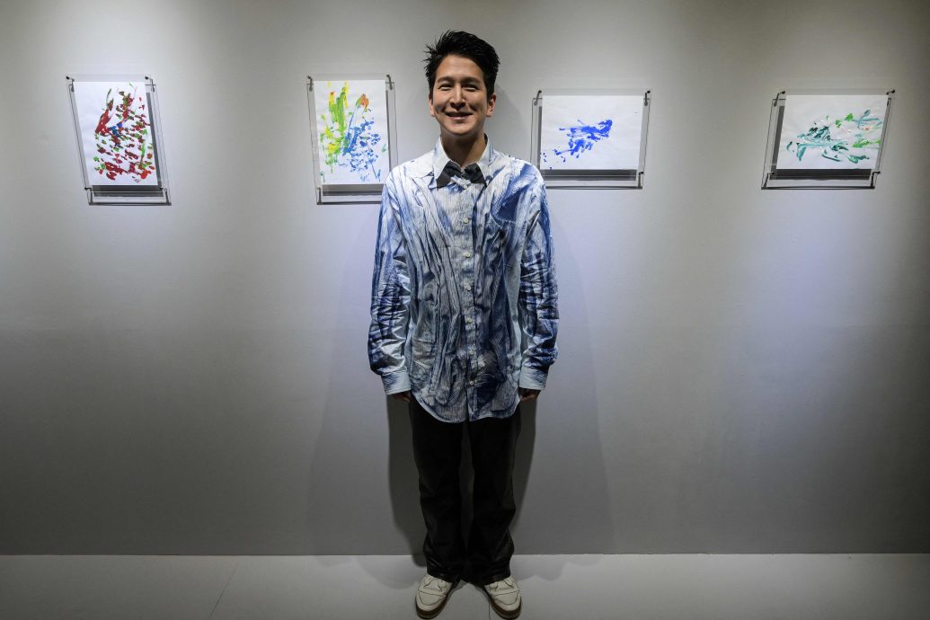 拼盘   东京艺术圈最新宠儿  一岁小画家“拇指姑娘”个展引发热议