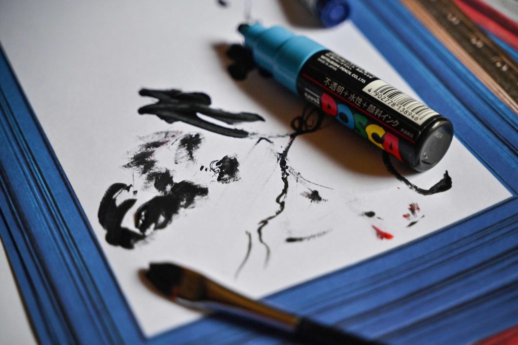 拼盘   东京艺术圈最新宠儿  一岁小画家“拇指姑娘”个展引发热议