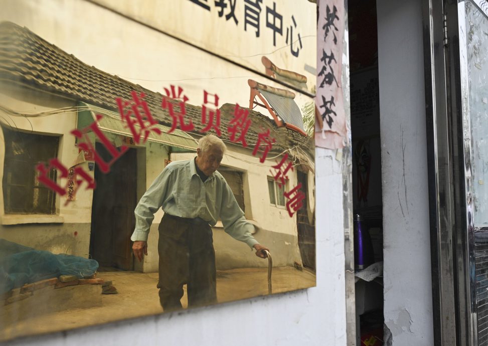 拼盘/97岁的他，依然在讲台坚守