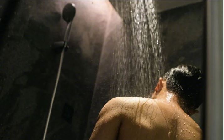 拼盘∕公司下“洗澡令”要求员每天至少冲1次凉　引发网友热议