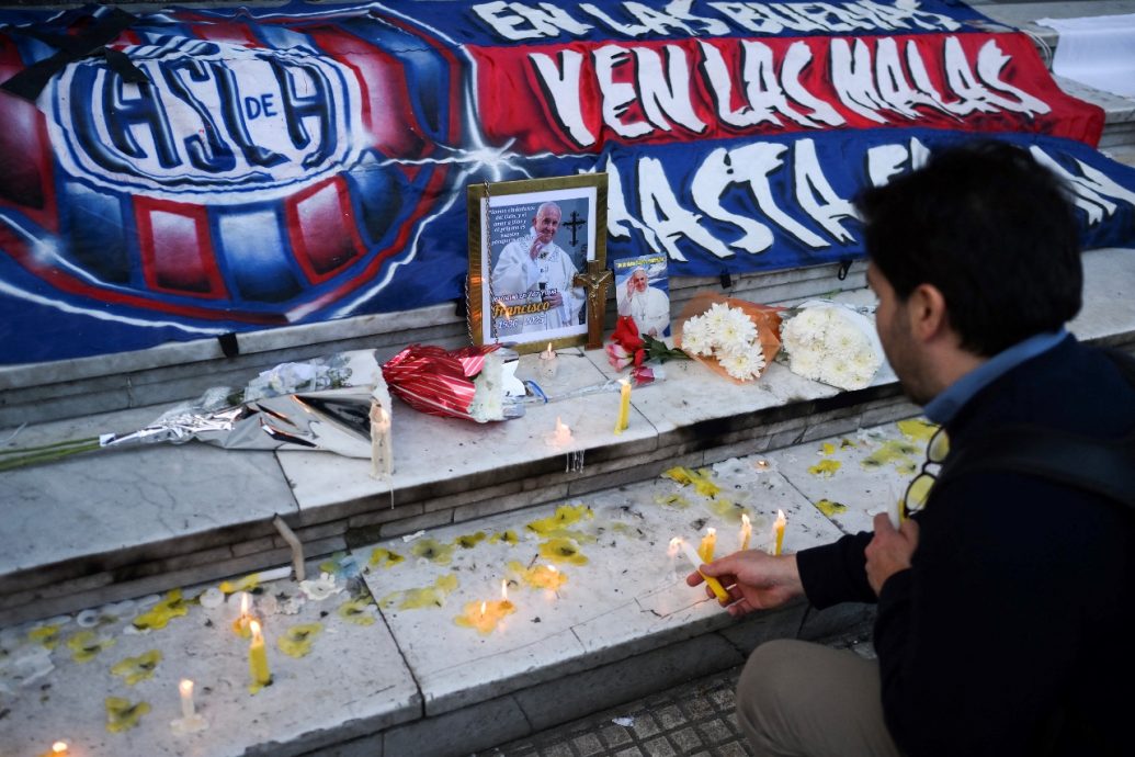 方济各遗产只剩100美元 教宗侄子获私人赞助出席葬礼