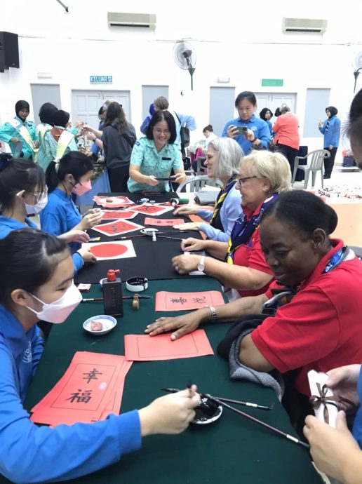 一人三重角色 诠释华文教师精神