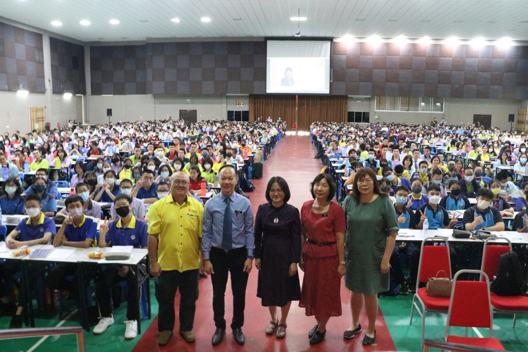 一人三重角色 诠释华文教师精神