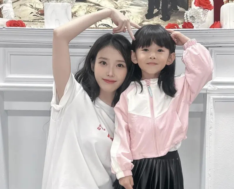 暖送大礼给《苦尽》6岁女儿 童星妈感动致谢IU