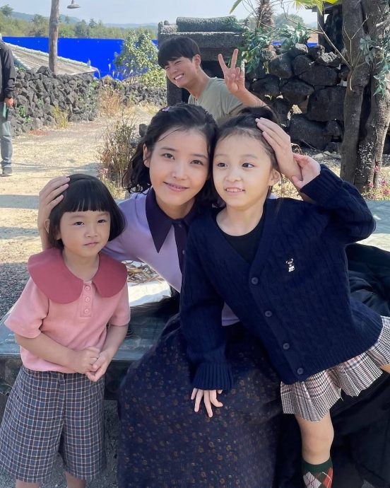 暖送大礼给《苦尽》6岁女儿 童星妈感动致谢IU