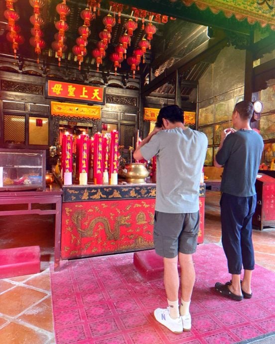 李李仁来马拍《沙央》 牙齿掉了成功黏回去