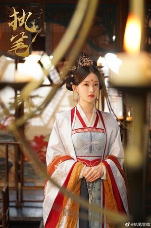 李沐宸餐厅与食客吵架被警带走 男友感到上演“偶像剧画面”