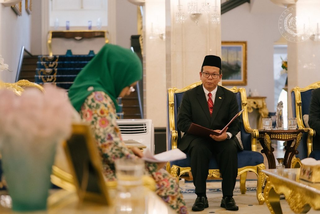 柔:新闻:工大董事长及管理层 觐见国家元首后