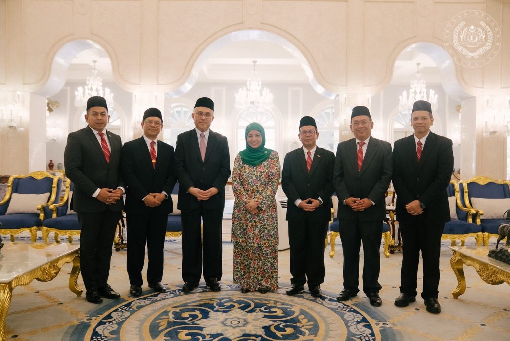 柔:新闻:工大董事长及管理层 觐见国家元首后