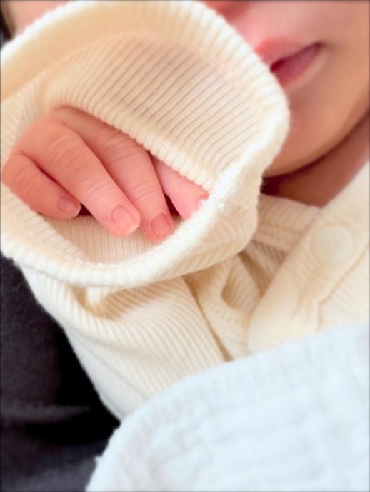 梁家辉又抱孙 小女儿产下混血小王子