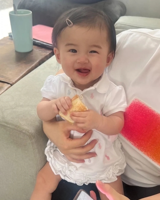 梁家辉又抱孙 小女儿产下混血小王子