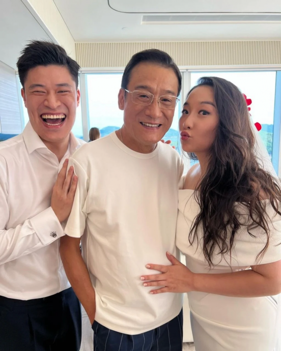 梁家辉宝贝孙女首曝光  表情多多萌翻