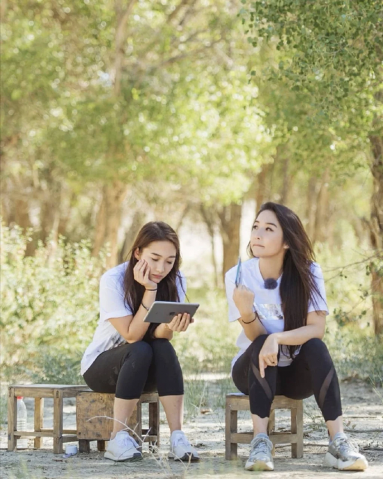 梁家辉宝贝孙女首曝光  表情多多萌翻