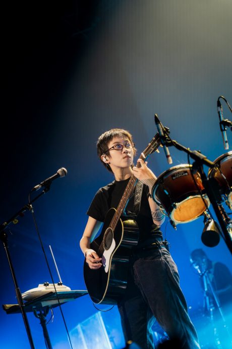 歌迷甩照证2岁曾来马 窦靖童被“打脸”笑认忘了