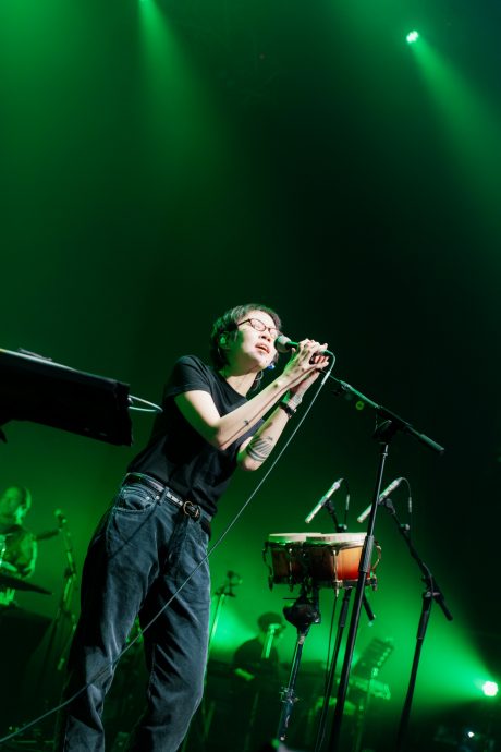 歌迷甩照证2岁曾来马 窦靖童被“打脸”笑认忘了