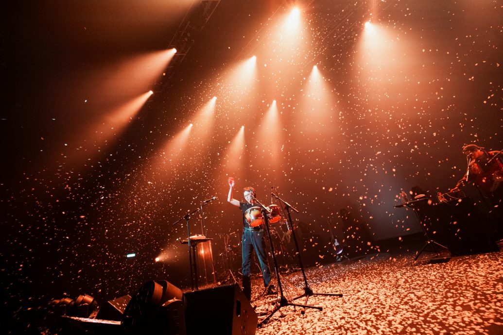 歌迷甩照证2岁曾来马 窦靖童被“打脸”笑认忘了