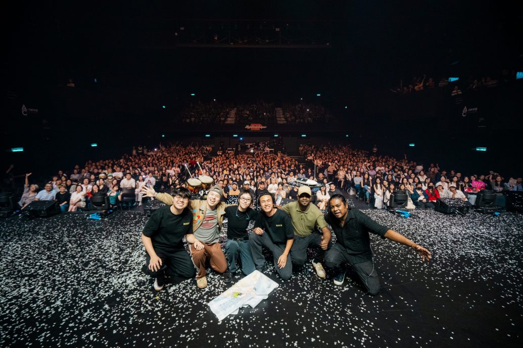 歌迷甩照证2岁曾来马 窦靖童被“打脸”笑认忘了