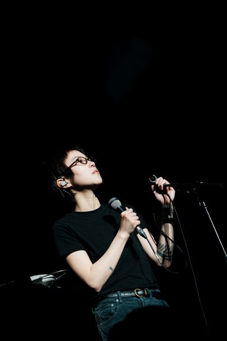 歌迷甩照证2岁曾来马 窦靖童被“打脸”笑认忘了