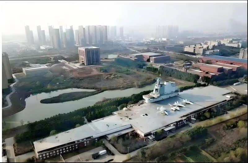 武汉航母楼扩建 美媒:或在建中国新一代航母