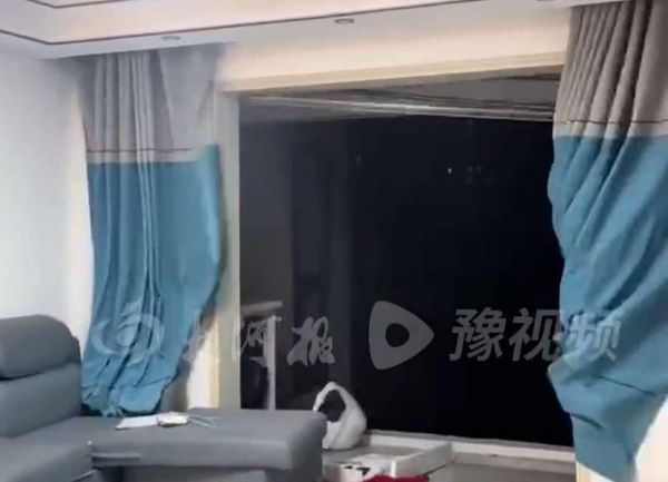 河南现60年最大15级大风　居民家中落地窗整片吹走